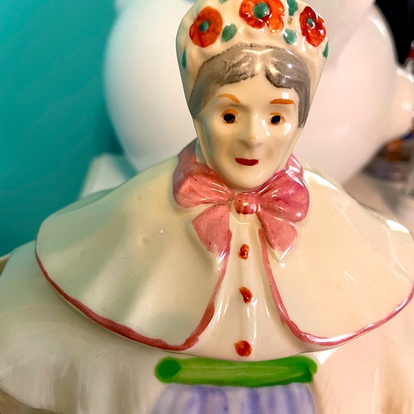 Vintage Granny Ann teapot - Picture 2 of 6